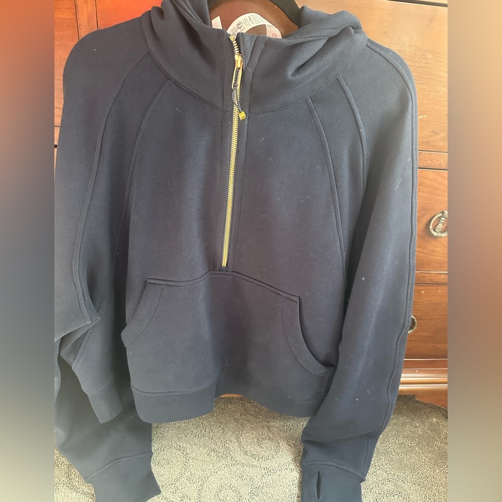 Women’s 1/4 zip Lululemon Scuba Cropped
